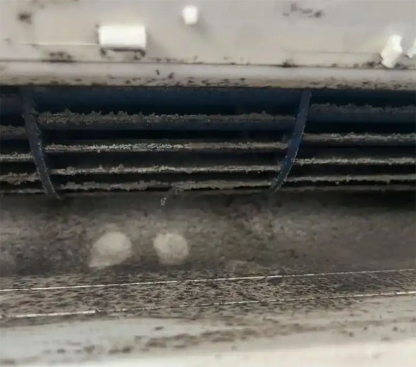 乌海市空调吹的风有股烧焦味是怎么回事